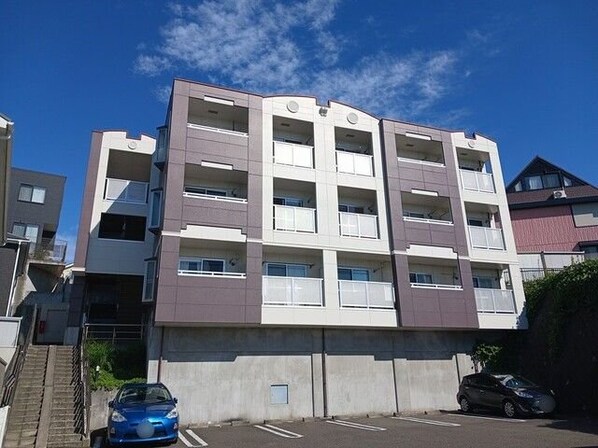 エスト・コリーヌの物件外観写真